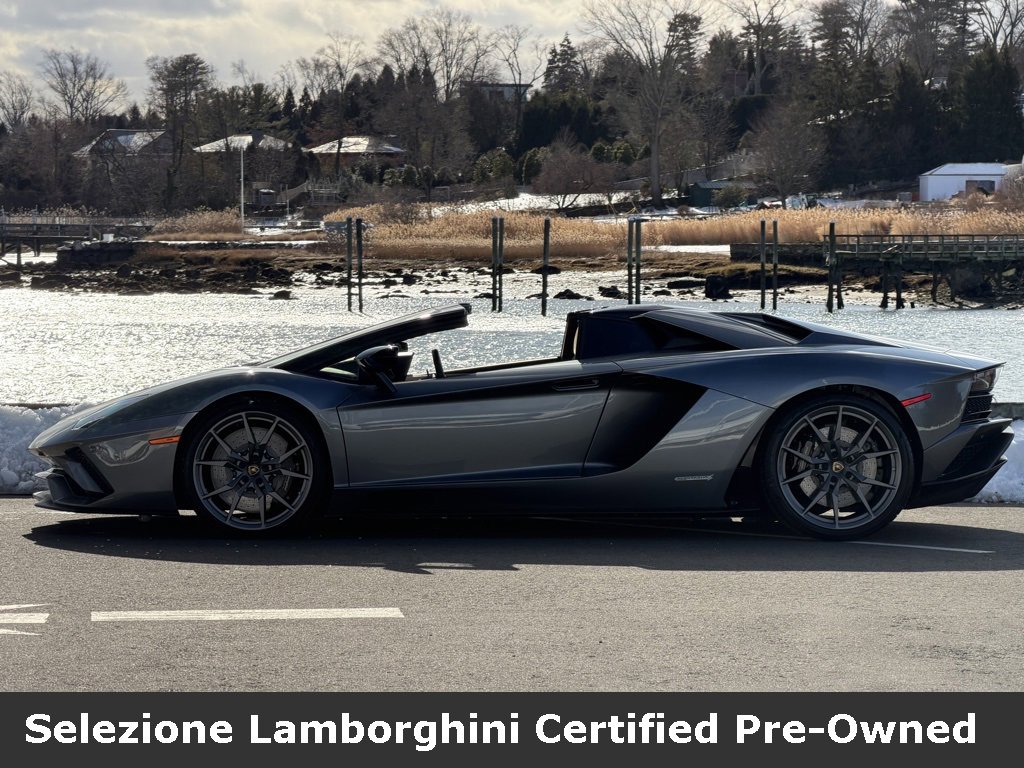 Used 2018 Lamborghini Aventador S image 2