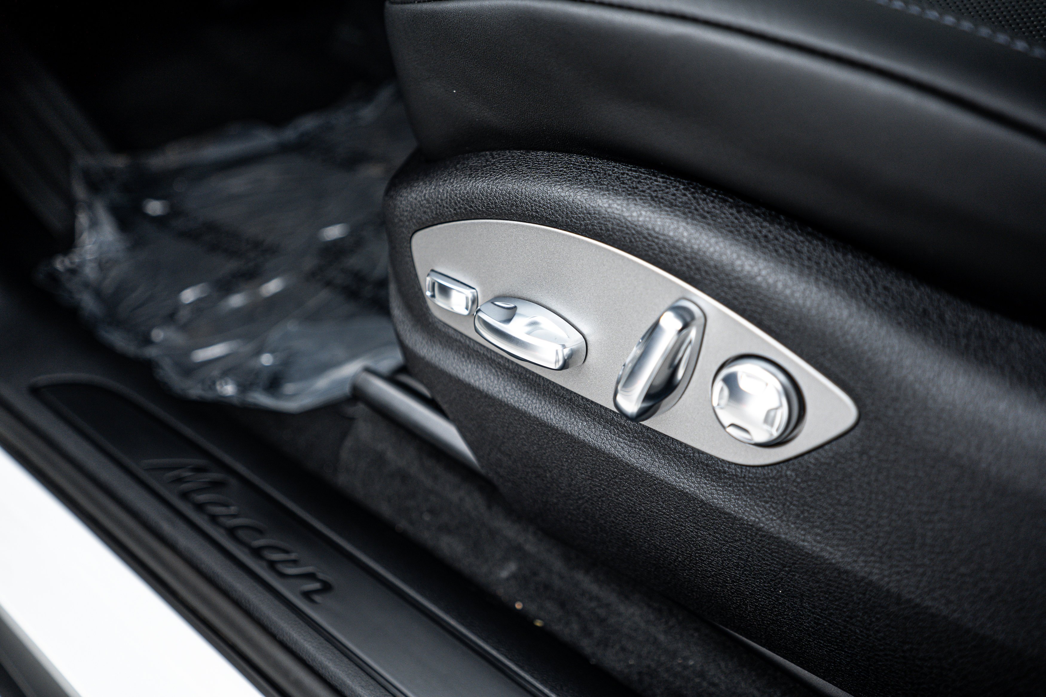 New 2025 Porsche Macan image 19