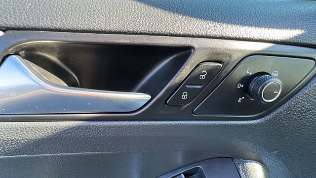 Used 2017 Volkswagen Jetta SEL image 25