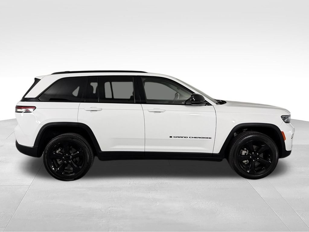 Used 2023 Jeep Grand Cherokee Limited w/ Black Appearance Package RWD image 7