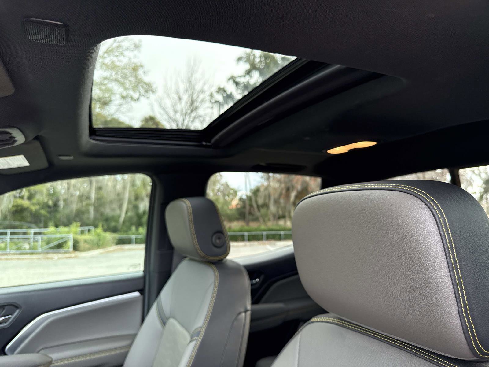 Used 2024 Chevrolet Colorado ZR2 w/ ZR2 Convenience Package III image 22