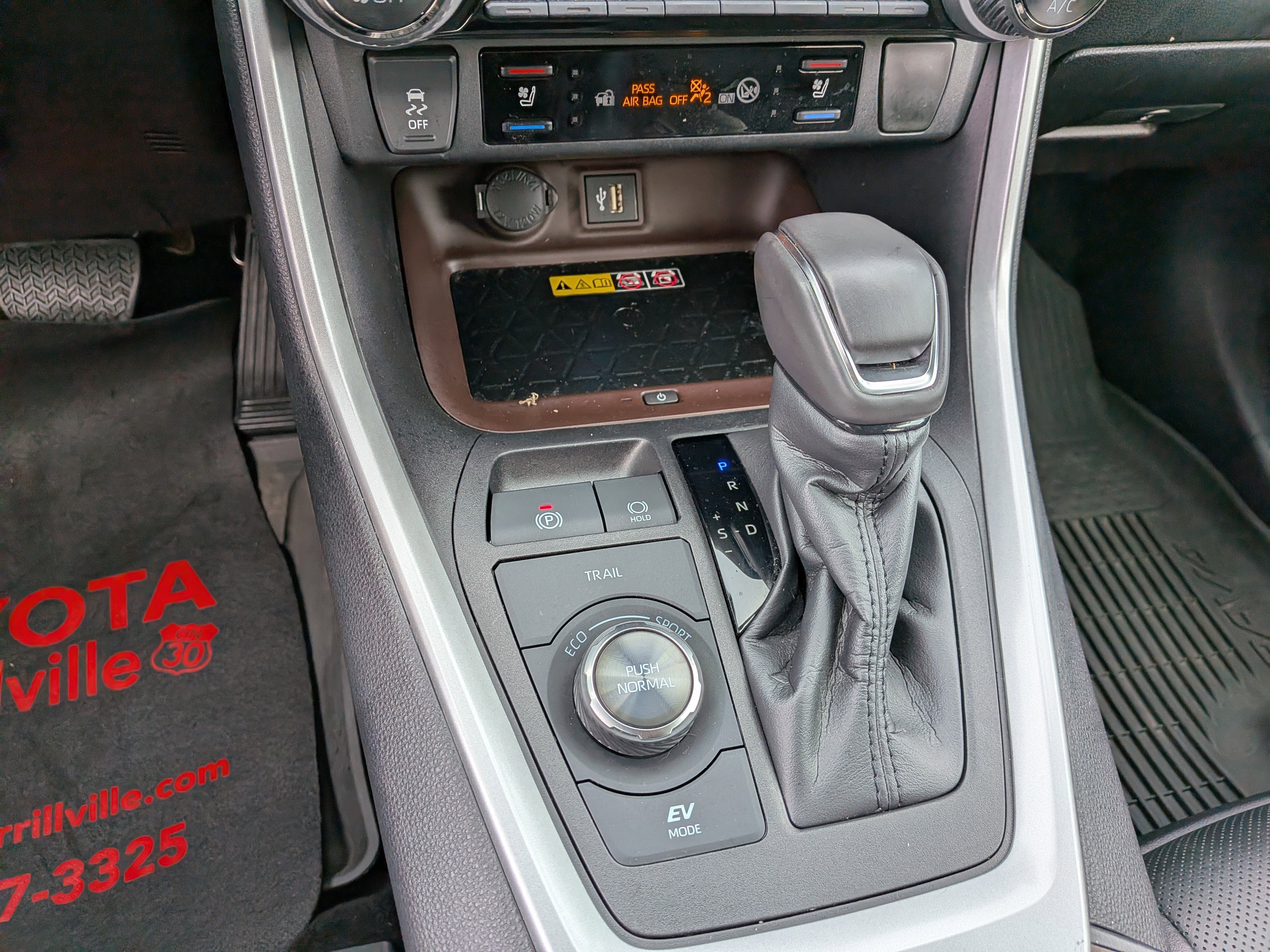 Used 2024 Toyota RAV4 Limited w/ Advanced Technology Package image 33