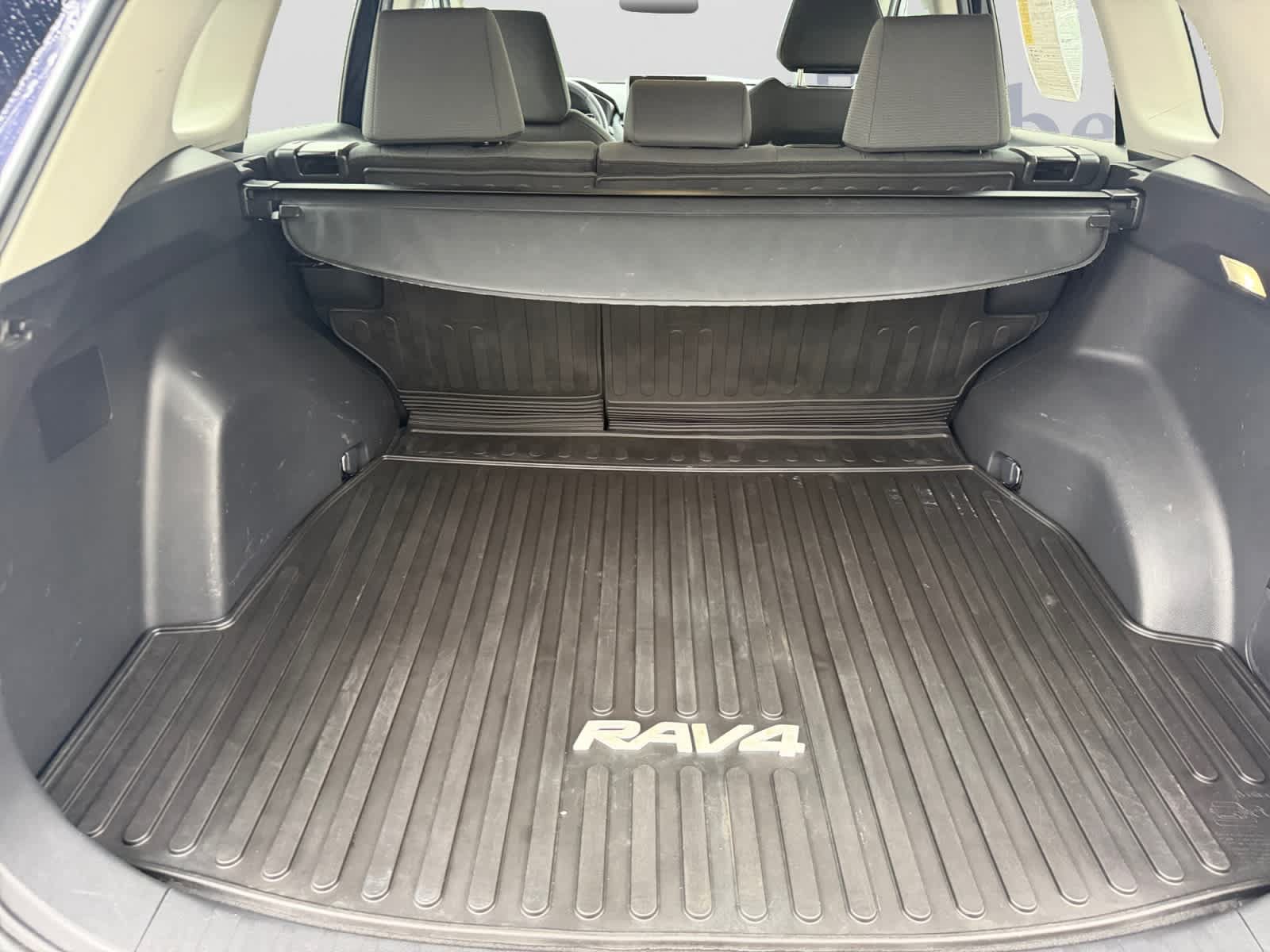 Used 2023 Toyota RAV4 XLE w/ Convenience Package AWD/4WD image 4