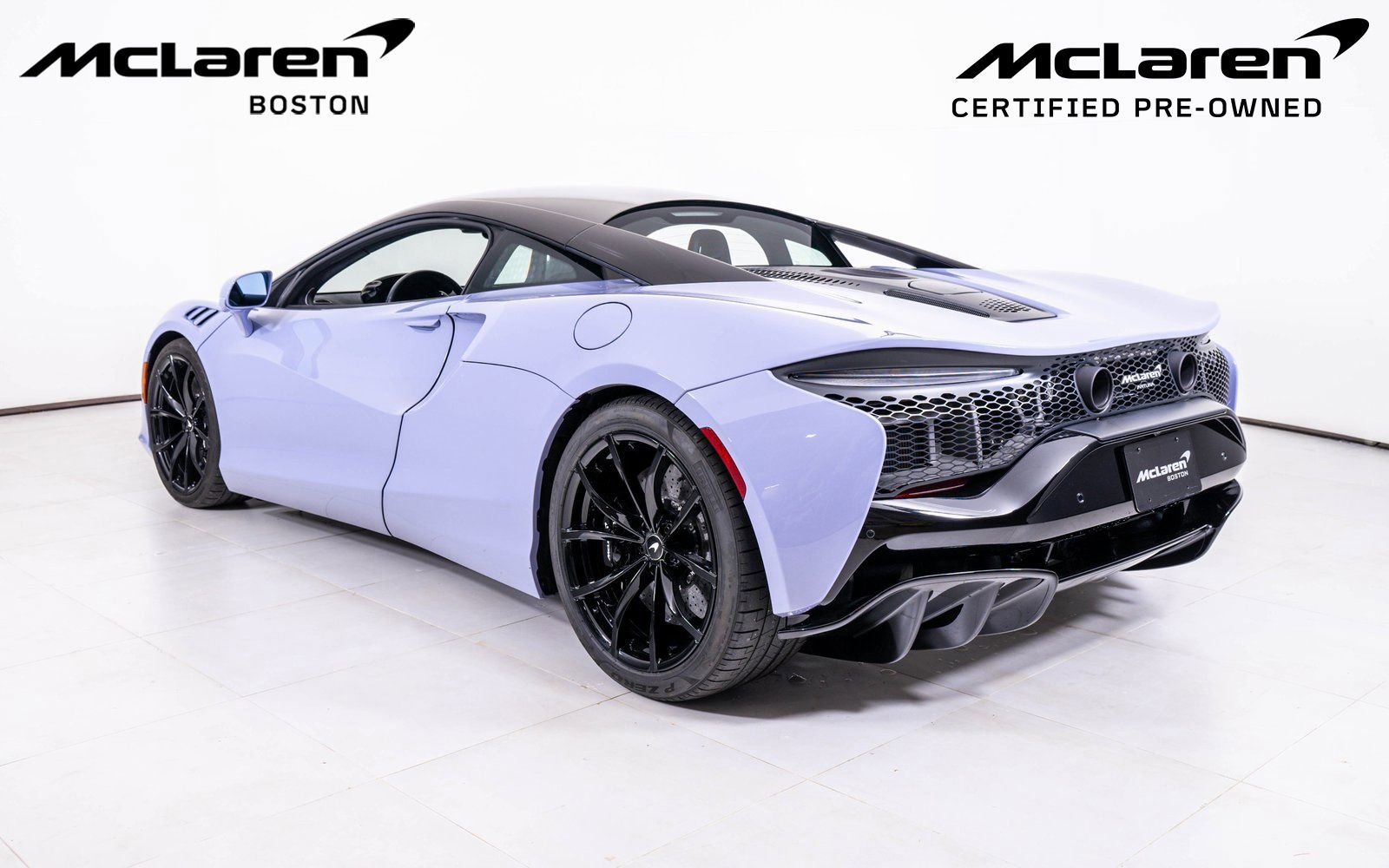 Used 2023 McLaren Artura RWD image 3