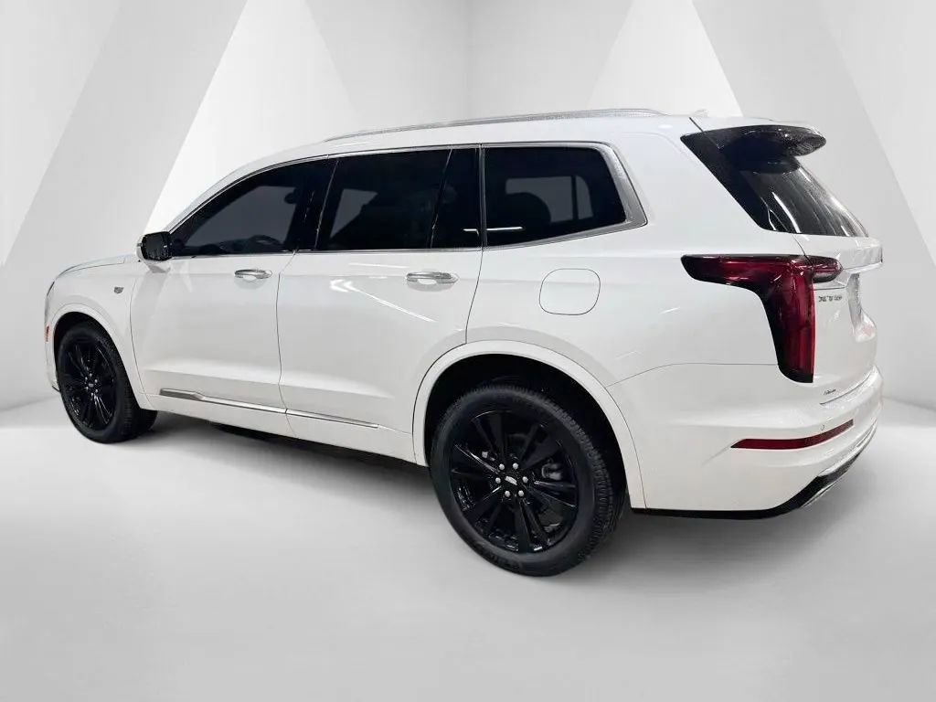 Used 2023 Cadillac XT6 Premium Luxury image 7