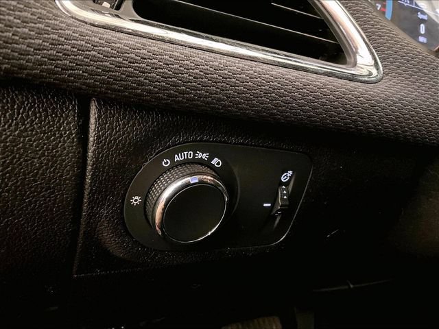 Used 2018 Chevrolet Cruze LT w/ Convenience Package FWD image 30