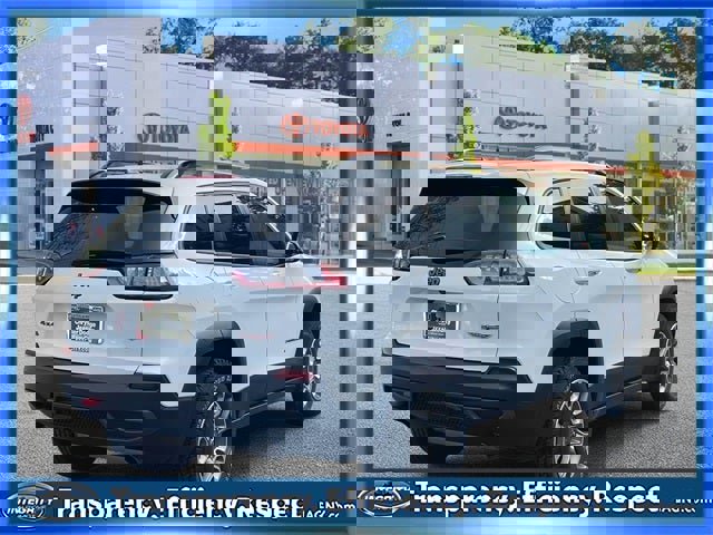 Used 2022 Jeep Cherokee Trailhawk image 4