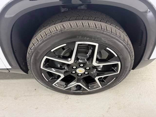 New 2026 Chevrolet Traverse High Country w/ LPO, Floor Liner Package FWD image 4