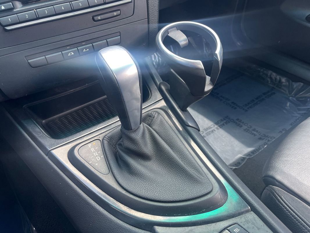 Used 2010 BMW 135i Convertible w/ Premium Pkg image 23