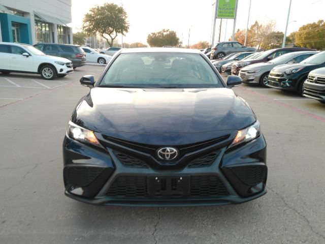 Used 2022 Toyota Camry SE image 2