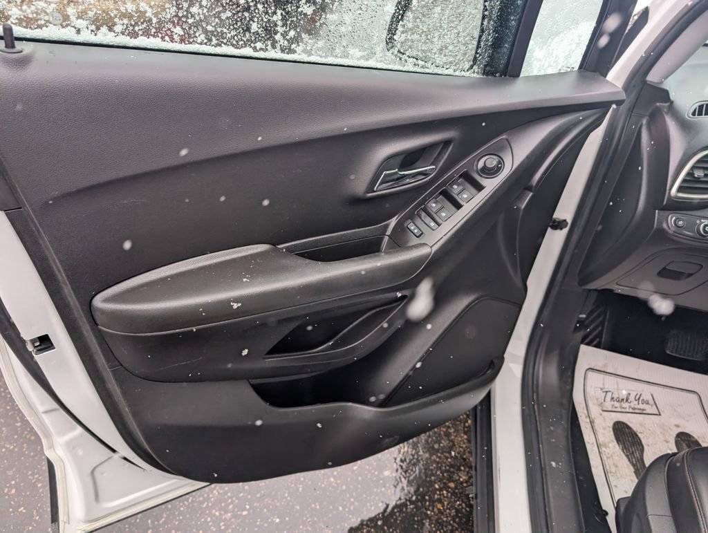 Used 2018 Chevrolet Trax LT w/ LT Convenience Package image 14