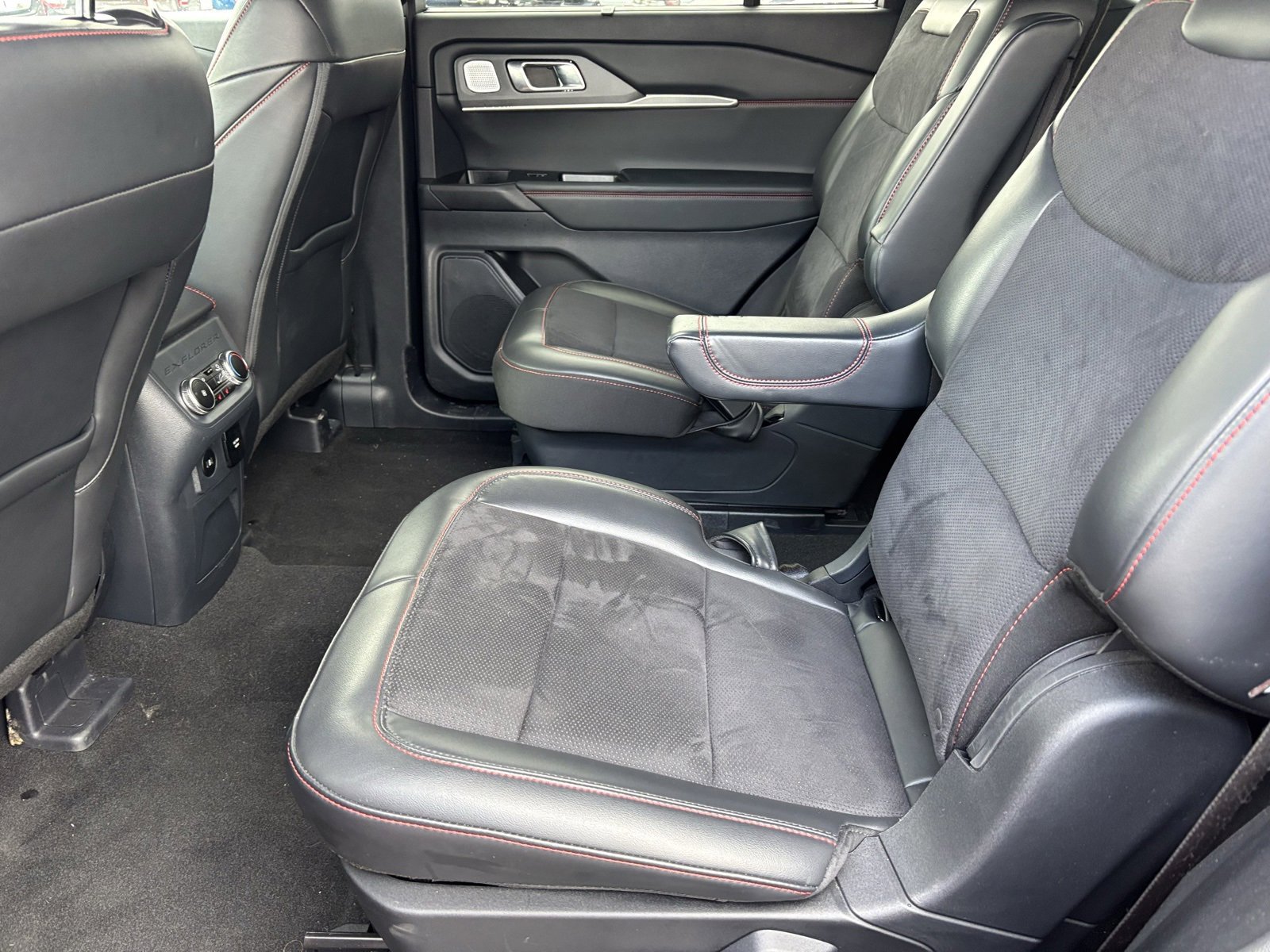 Used 2025 Ford Explorer ST image 6