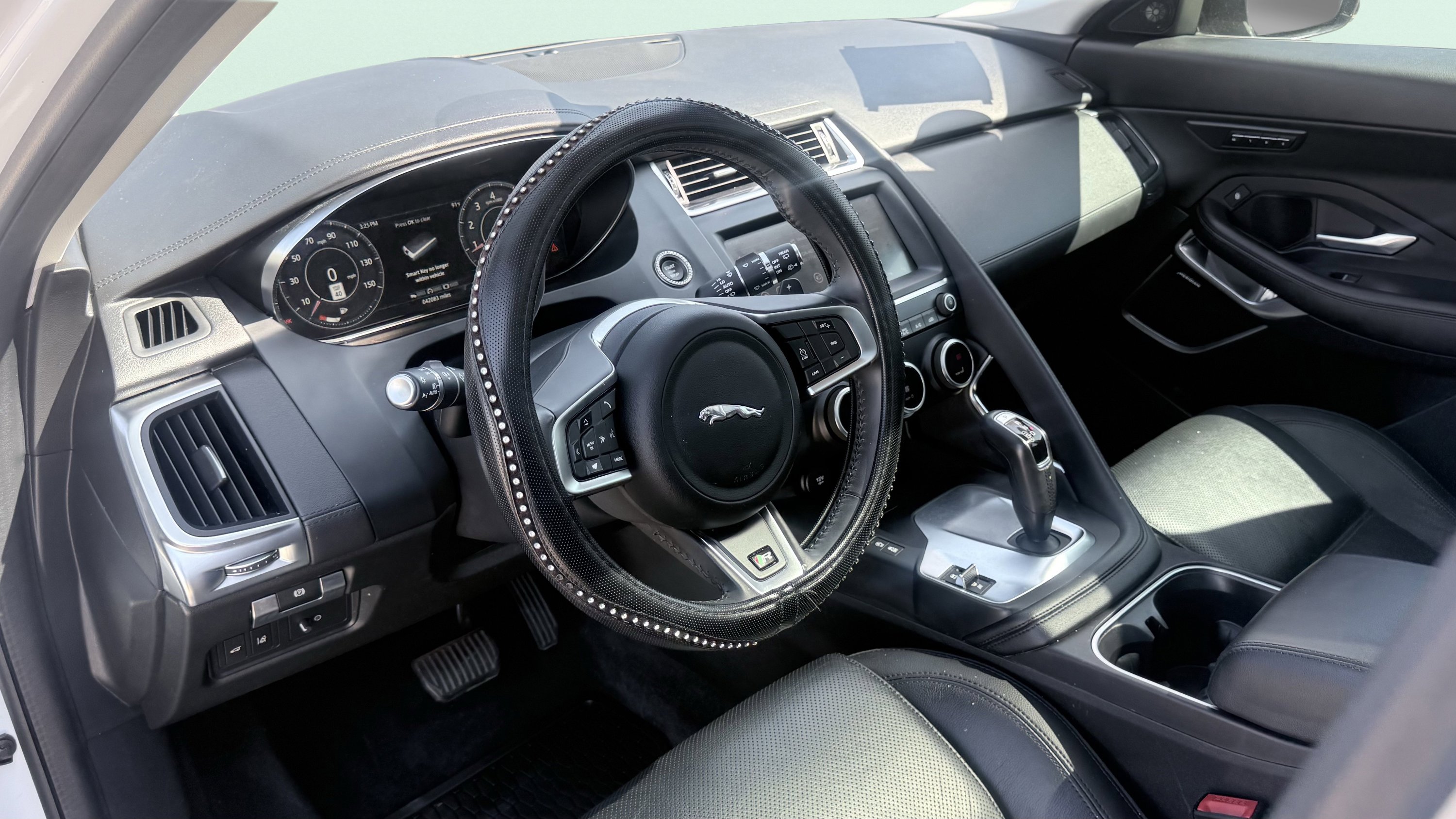 Used 2020 Jaguar E-PACE SE image 30