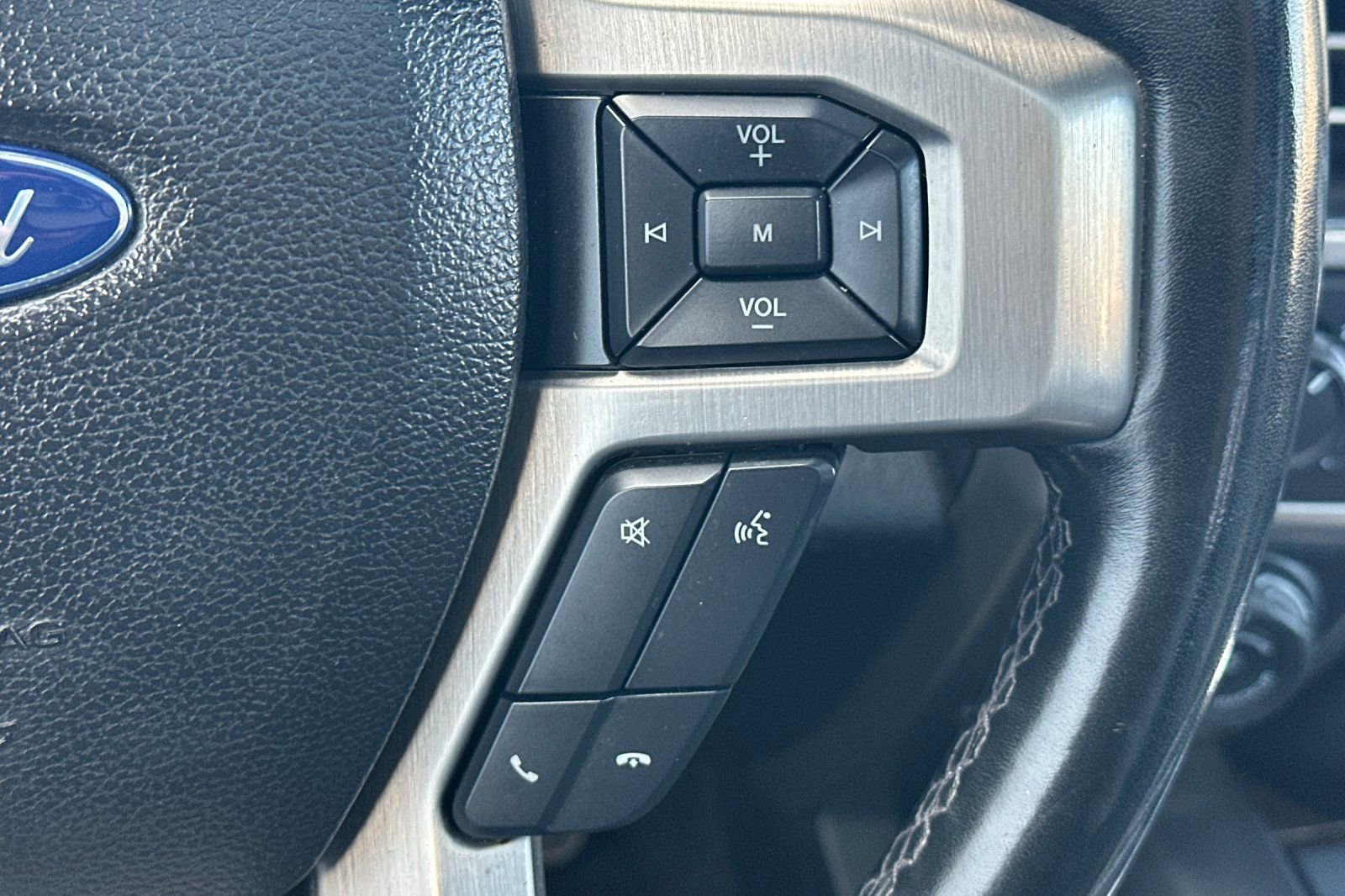 Used 2017 Ford F150 Platinum w/ Equipment Group 701A Luxury AWD/4WD image 27