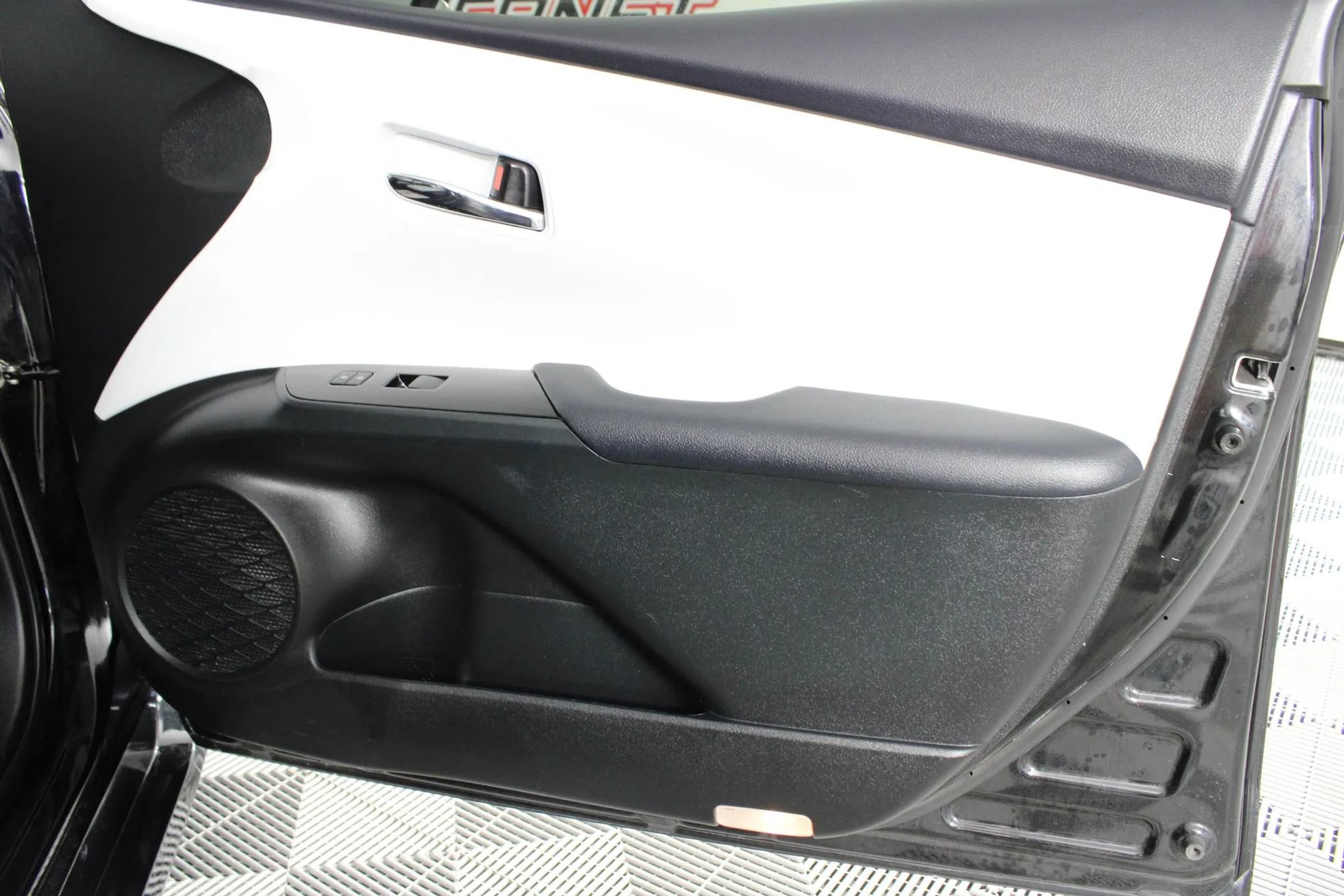 Used 2022 Toyota Prius XLE w/ Advanced Technology Package AWD/4WD image 39