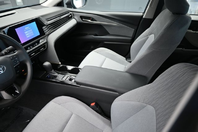 Used 2025 Toyota Camry LE FWD image 16