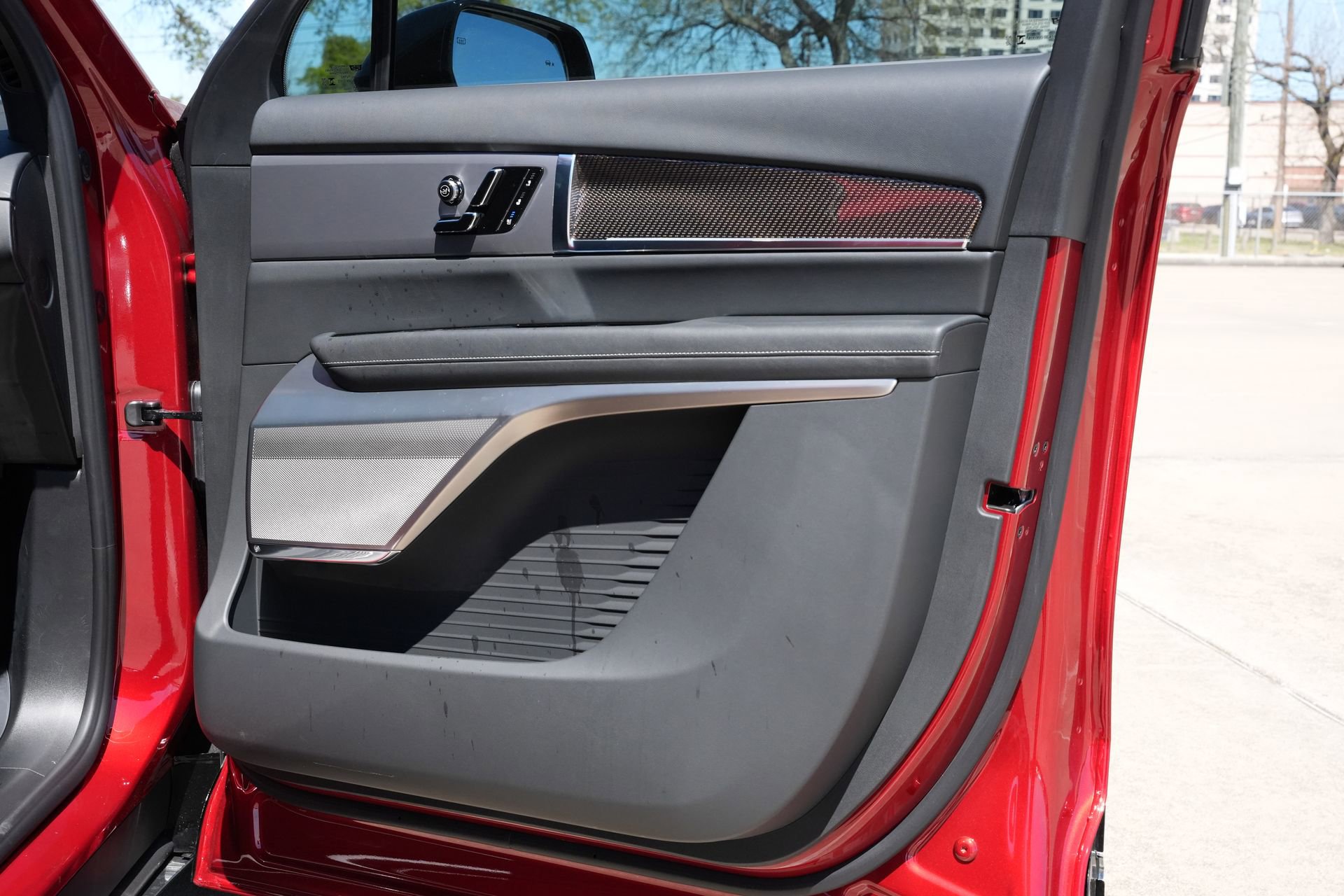 New 2026 Cadillac Vistiq Luxury w/ LPO, Floor Liner Package AWD/4WD image 29