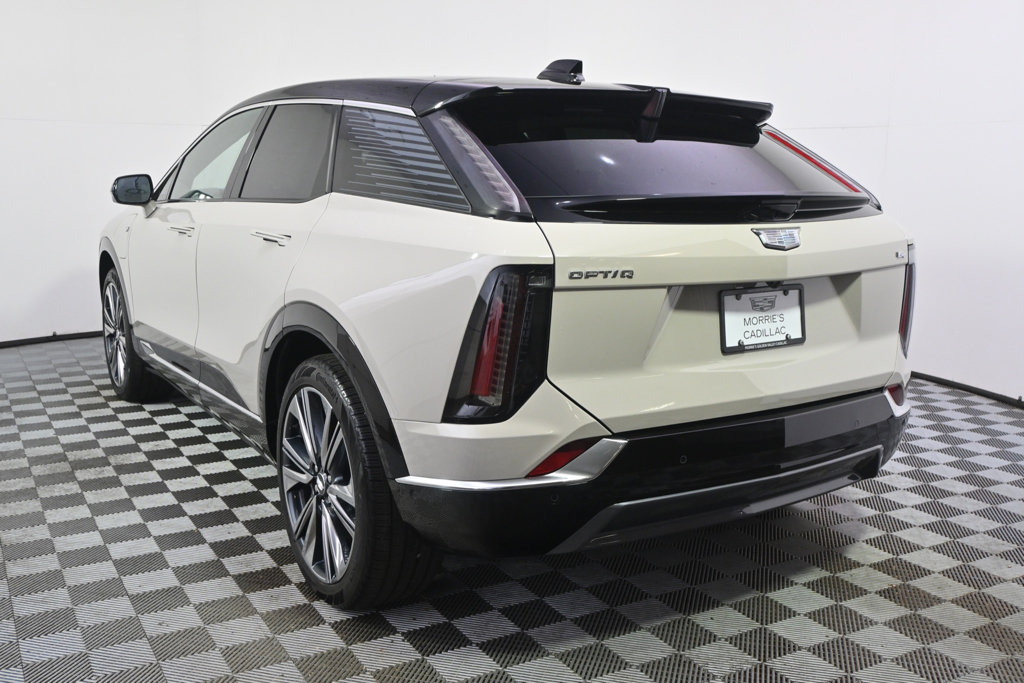 New 2027 Cadillac Optiq Premium Luxury w/ LPO, Floor Liner Package AWD/4WD image 4