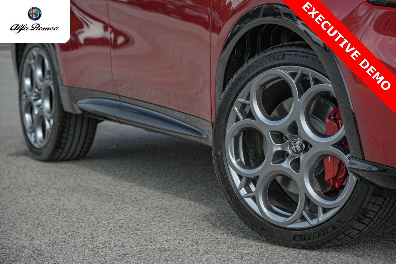 New 2025 Alfa Romeo Tonale w/ Premium Package image 2
