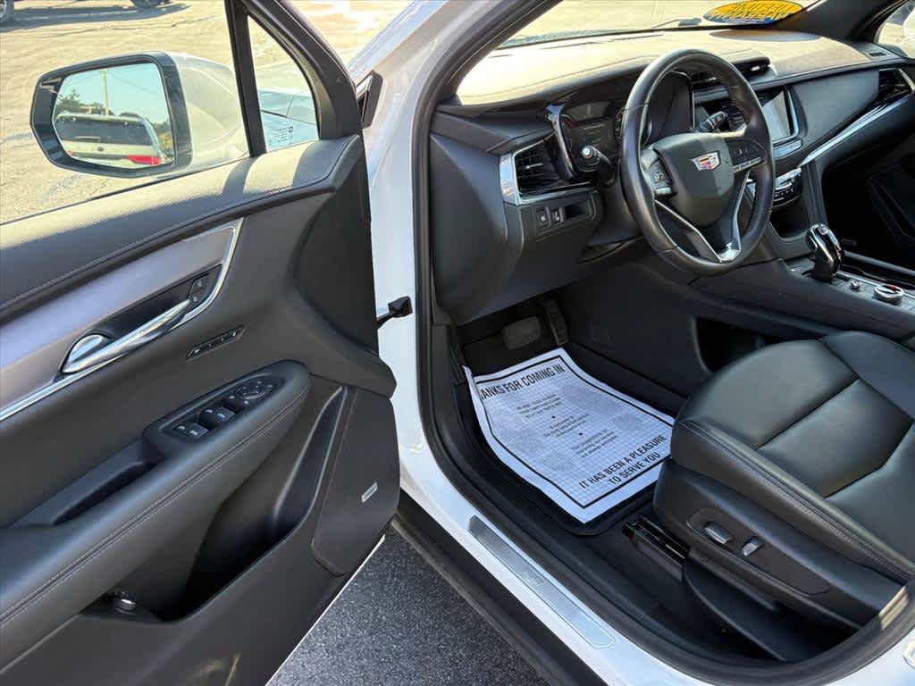 Used 2025 Cadillac XT6 Luxury FWD image 18