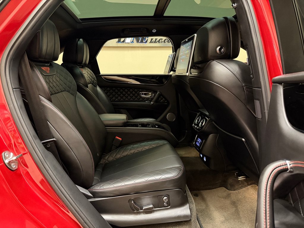 Used 2017 Bentley Bentayga AWD/4WD image 26