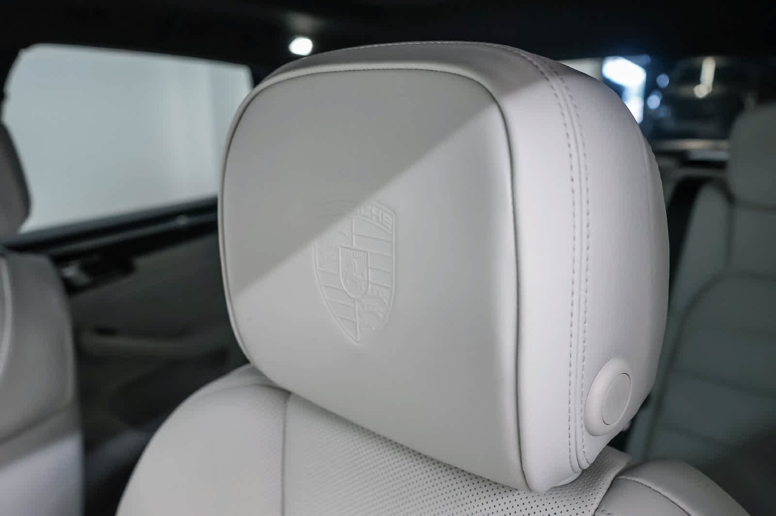 Certified 2026 Porsche Macan AWD/4WD image 31