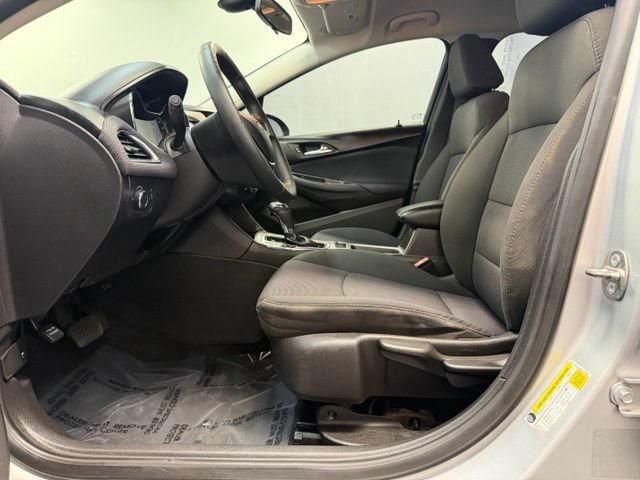 Used 2017 Chevrolet Cruze LS FWD image 13