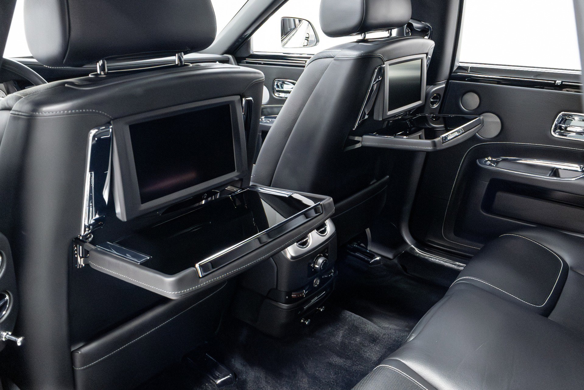 Used 2016 Rolls-Royce Ghost image 47