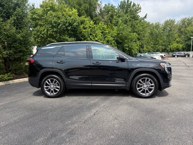 Certified 2024 GMC Terrain SLT w/ Infotainment Package II AWD/4WD image 9
