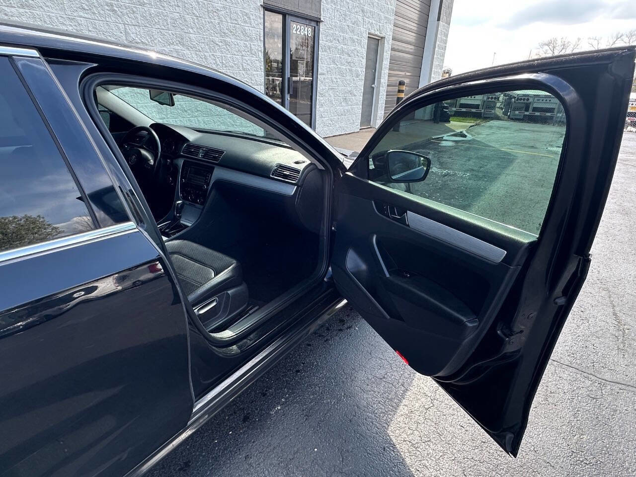 Used 2013 Volkswagen Passat TDI SE image 16