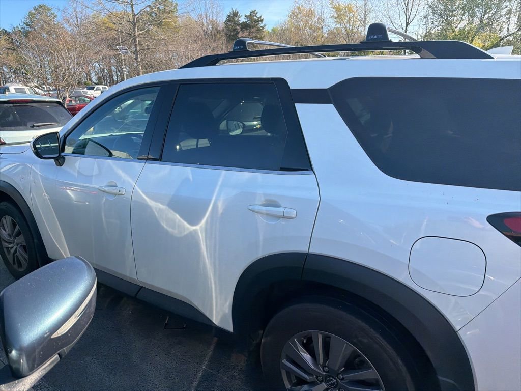 Used 2024 Nissan Pathfinder SV w/ SV Premium Package image 8
