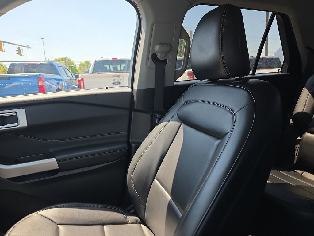 Used 2023 Ford Explorer XLT w/ Equipment Group 202A AWD/4WD image 41