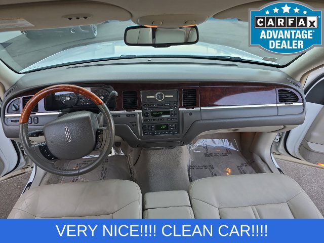 Used 2008 Lincoln Town Car Signature Limited RWD image 16