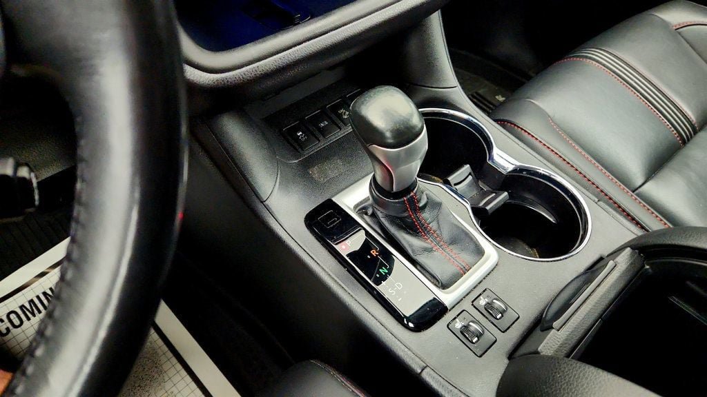 Used 2019 Toyota Highlander SE AWD/4WD image 15
