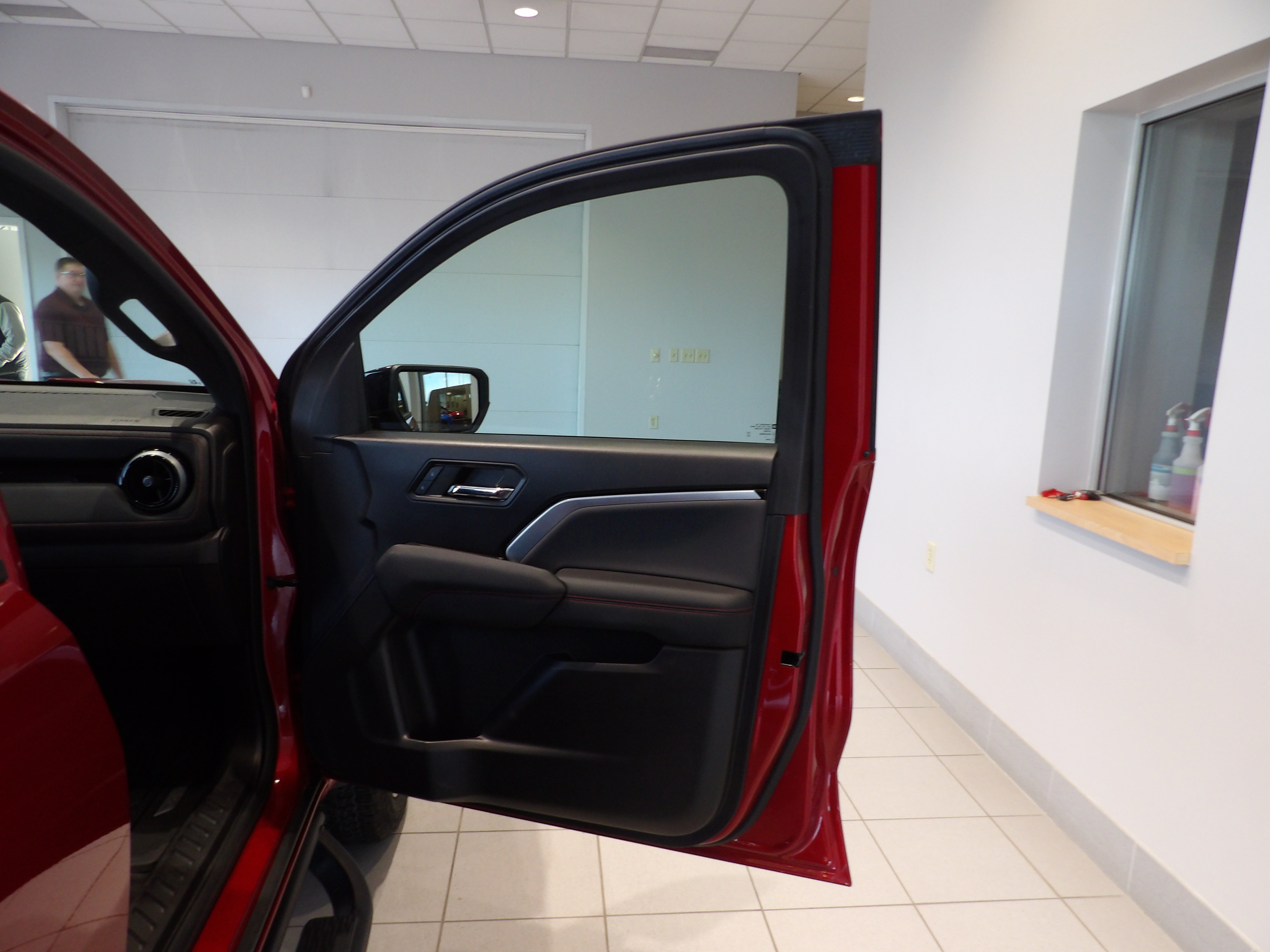 Used 2023 Chevrolet Colorado Z71 w/ Z71 Convenience Package 2 AWD/4WD image 24