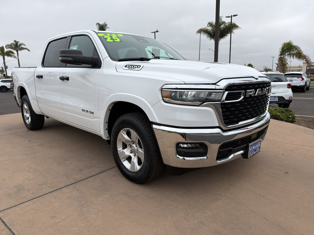 Used 2025 RAM 1500 Big Horn AWD/4WD image 3