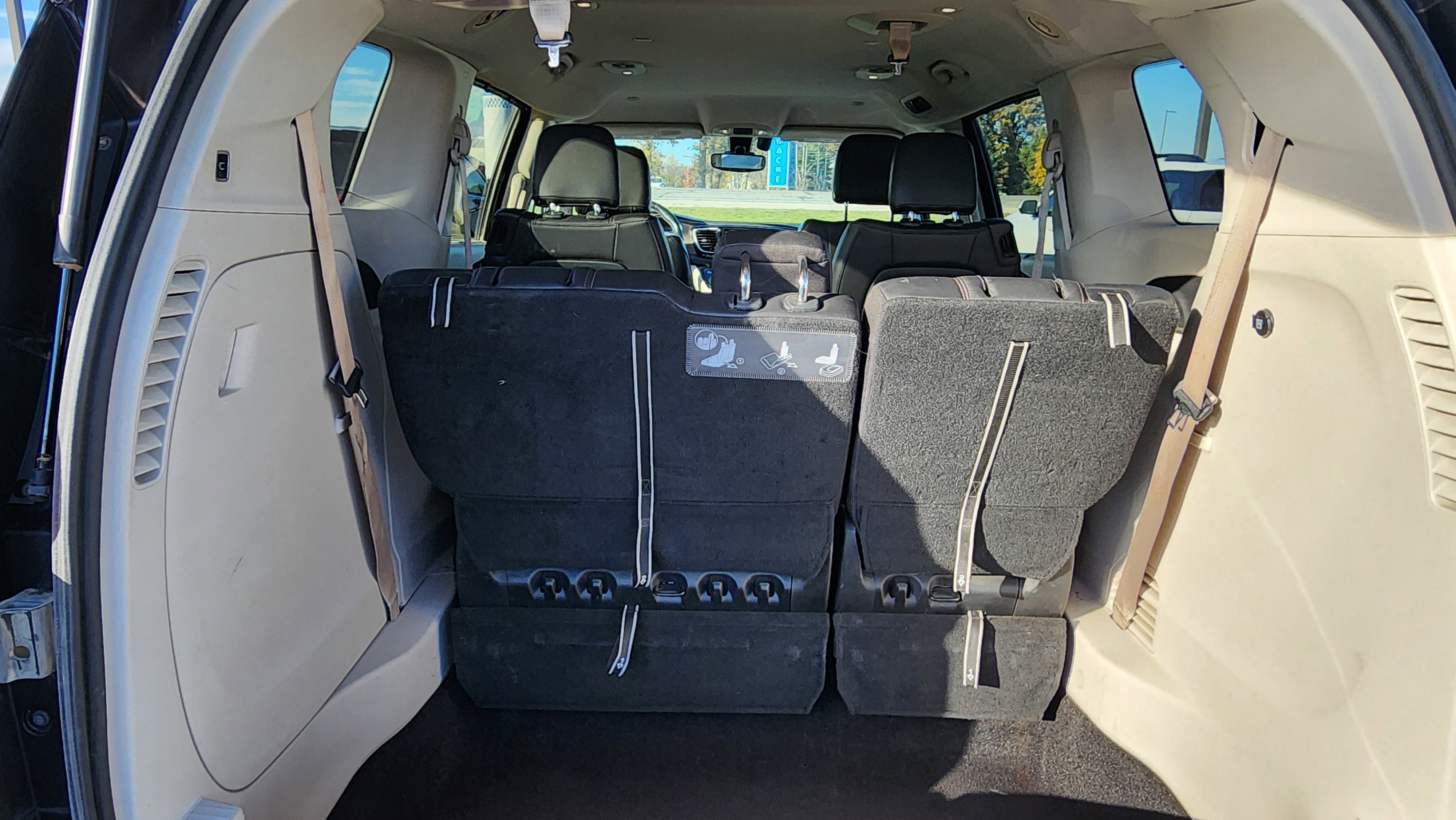 Used 2017 Chrysler Pacifica Touring-L w/ Tire & Wheel Group image 19