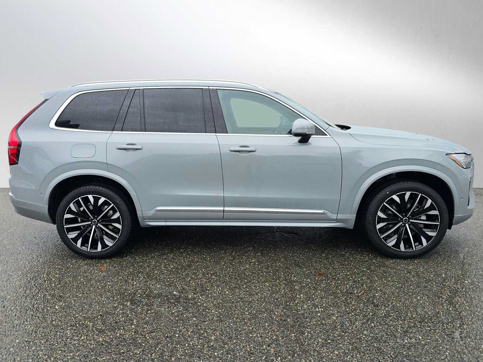 New 2026 Volvo XC90 B6 Plus w/ Protection Package Premier AWD/4WD image 2