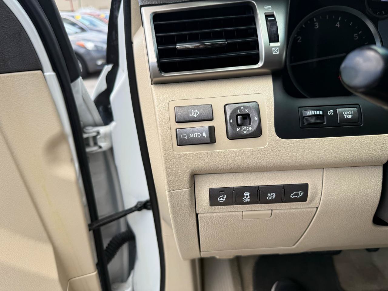 Used 2015 Lexus LX 570 4WD image 30