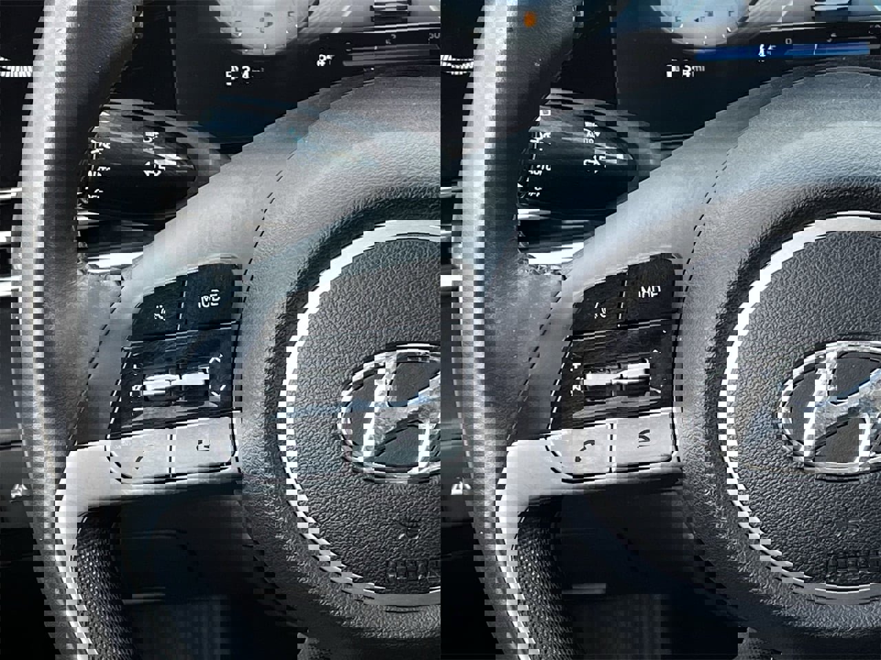 Used 2023 Hyundai Elantra SEL w/ Convenience Package image 12