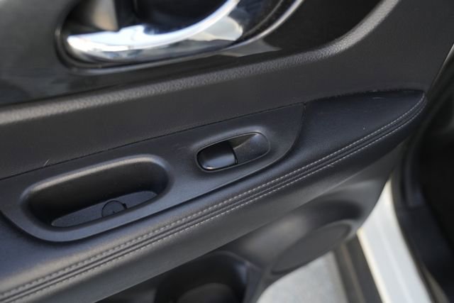 Used 2018 Nissan Rogue SV w/ Premium Package image 26