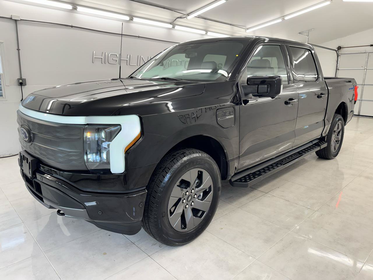 Used 2022 Ford F150 Lightning Lariat AWD/4WD image 1