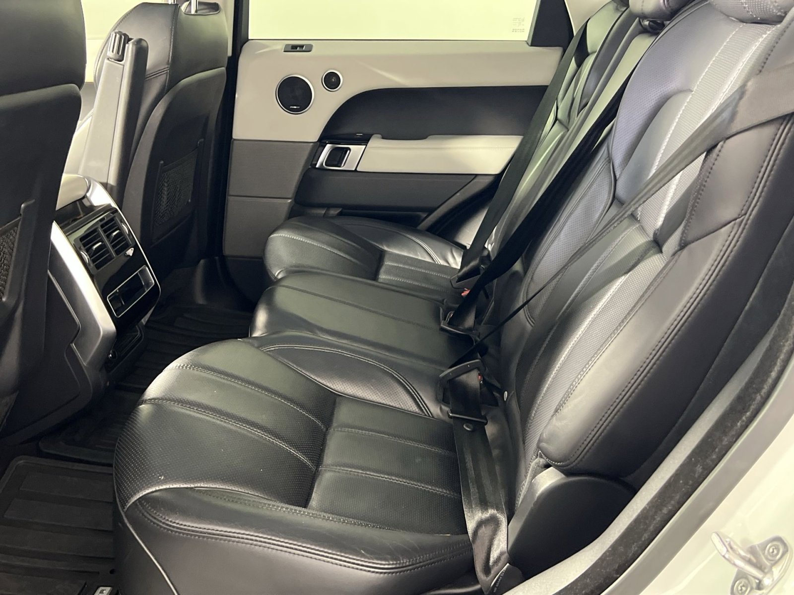 Used 2016 Land Rover Range Rover Sport Supercharged image 25