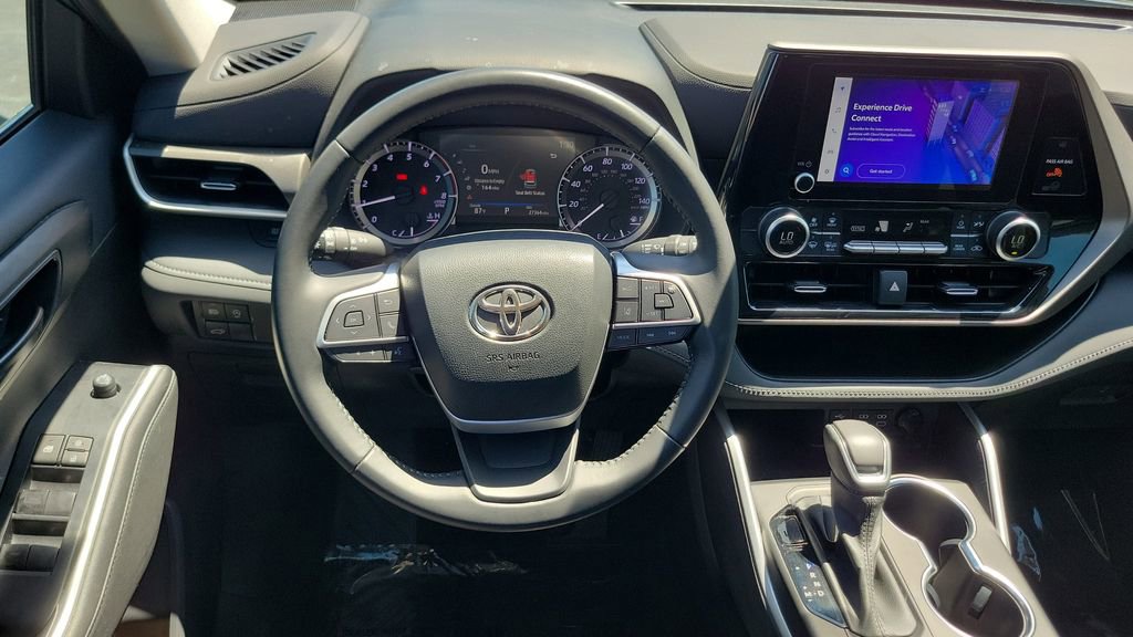 Used 2023 Toyota Highlander LE image 12