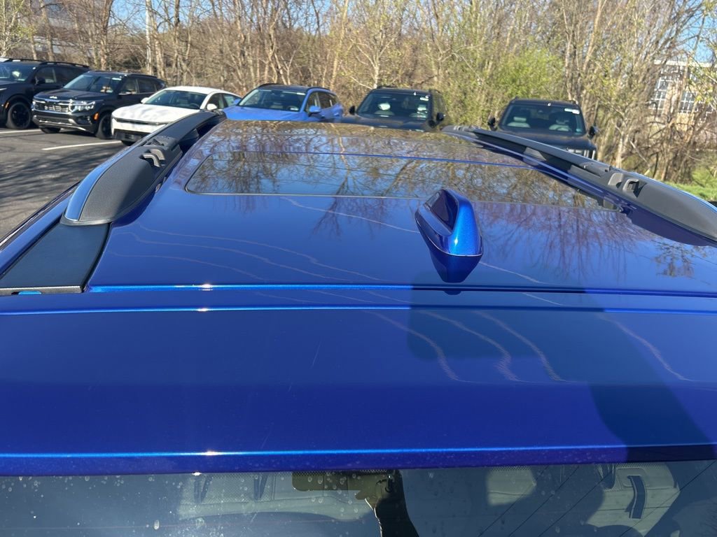 Used 2020 Chrysler Pacifica Limited w/ Tire & Wheel Group image 5