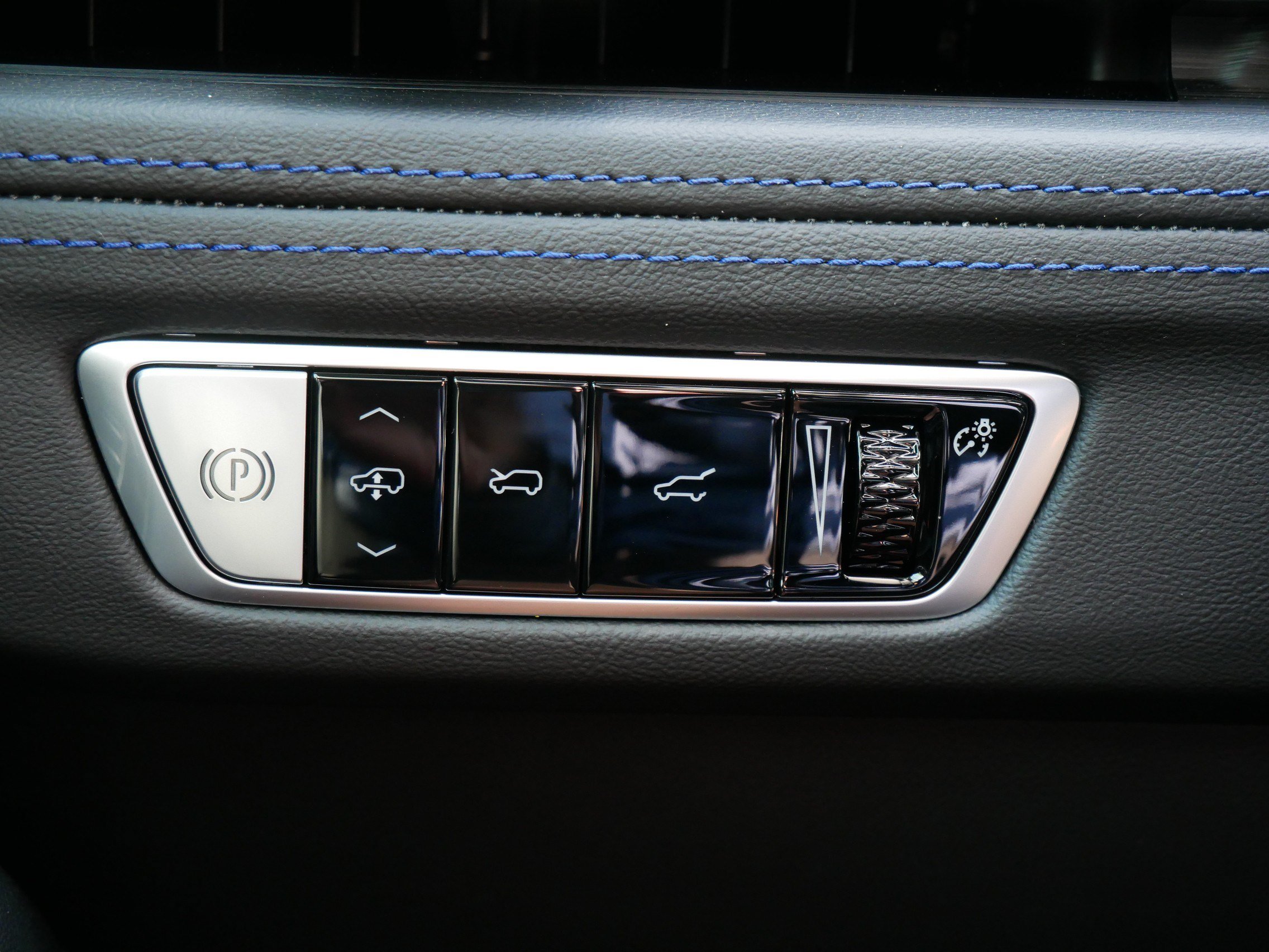 Used 2026 Cadillac Escalade IQ Sport 1 w/ LPO, Floor Liner Package AWD/4WD image 22