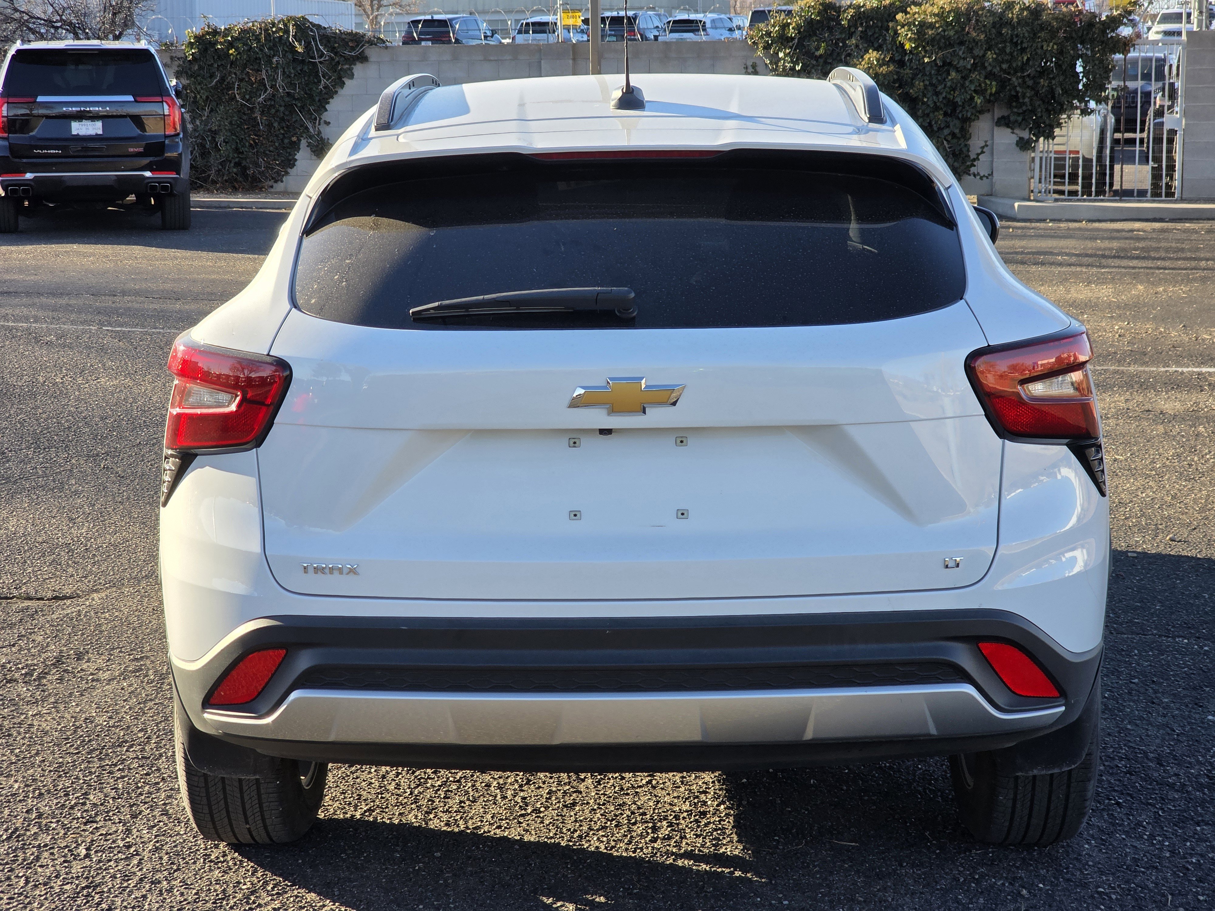 Used 2025 Chevrolet Trax LT w/ LT Convenience Package image 8