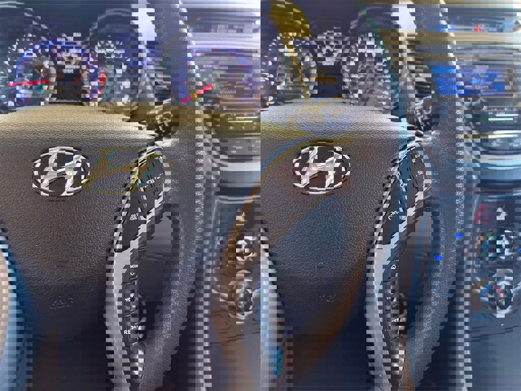 Used 2015 Hyundai Elantra SE image 11