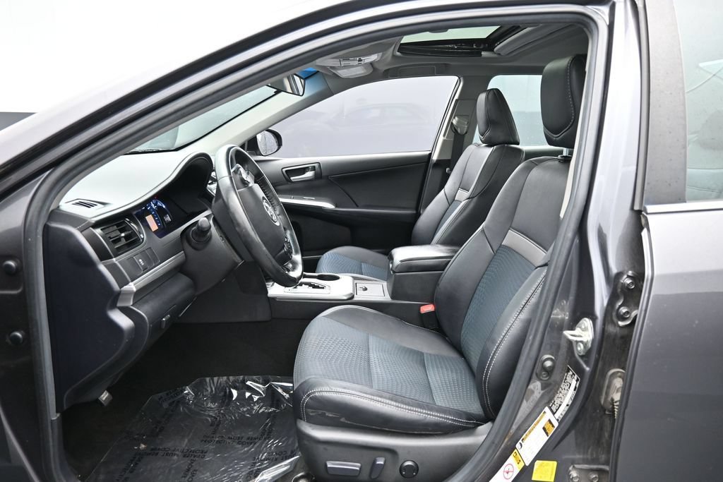 Used 2014 Toyota Camry SE w/ Moonroof Package FWD image 20
