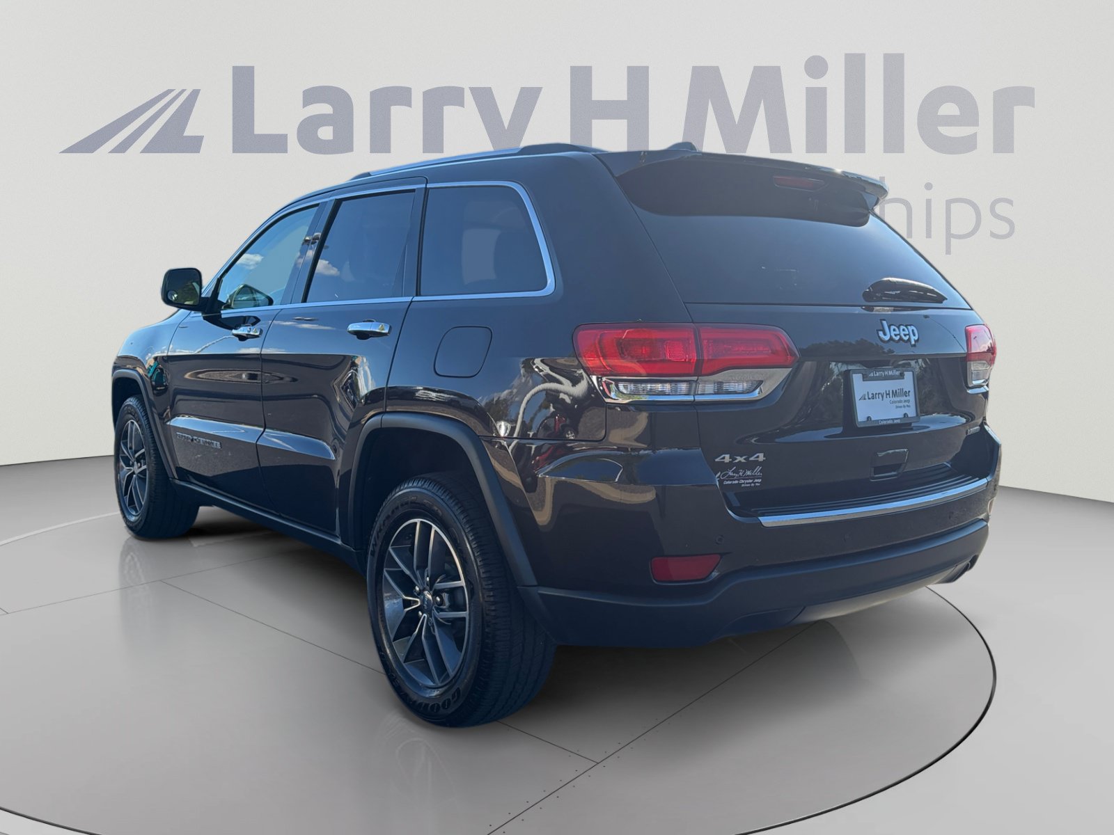 Used 2017 Jeep Grand Cherokee Limited AWD/4WD image 3